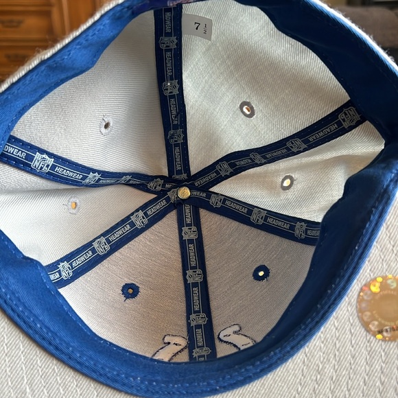 Reebok cap size 7 1/2 and the colors are white, royal and gray - Picture 4 of 5